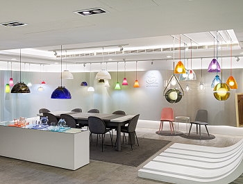 SHOW ROOM