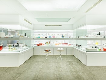 SHOW ROOM